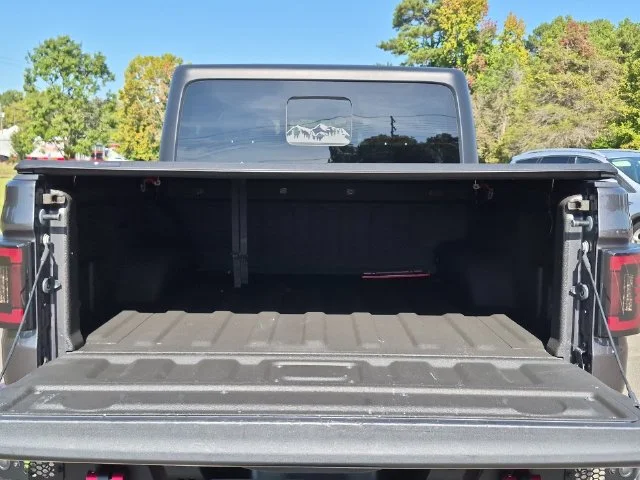 Used 2022 Gray Jeep Rubicon image 32