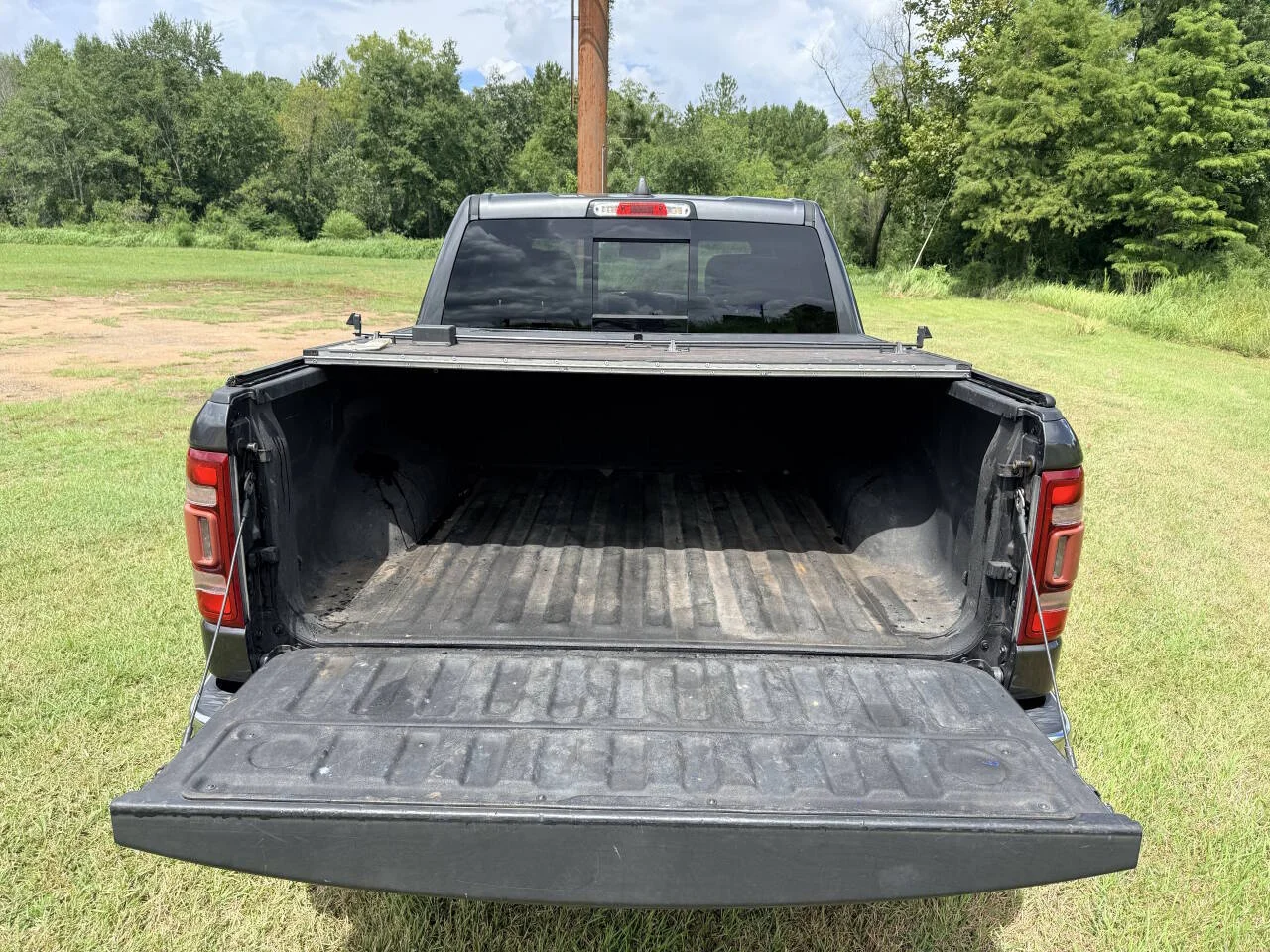 Used 2019 Silver RAM Limited 4x4 4dr Crew Cab 5.6 ft. SB Pickup image 9