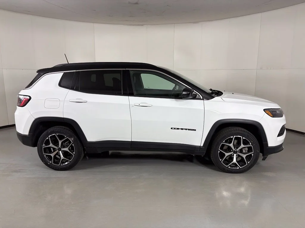 Used 2025 White Jeep Limited image 9