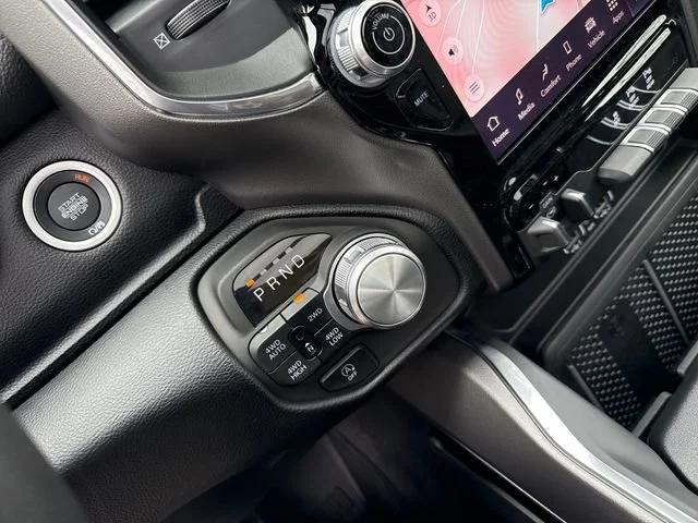 New 2026 Diamond Black Crystal Pearl-Coat Exterior Paint RAM Laramie image 26