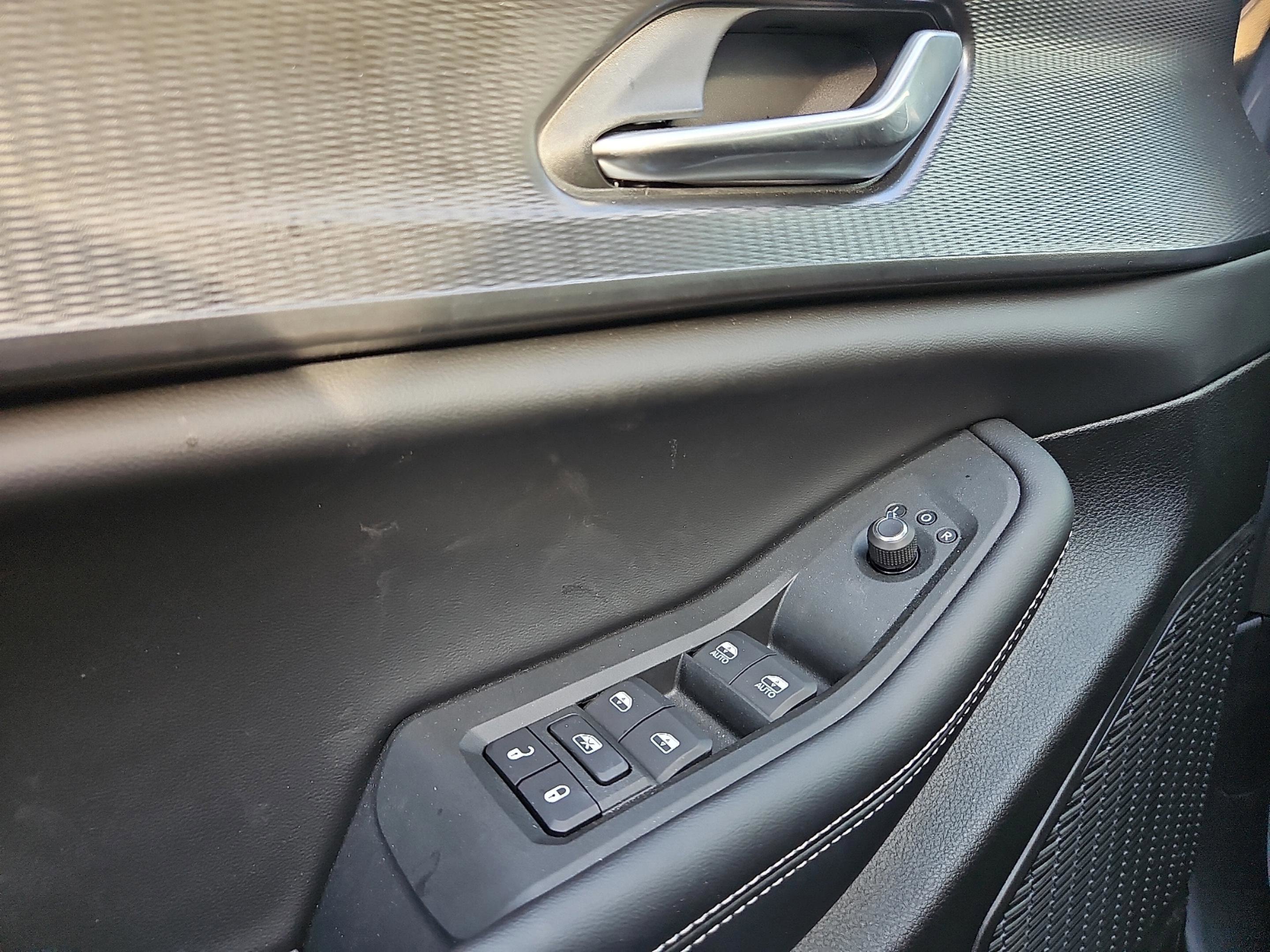 New 2025 Baltic Gray Metallic Clear-Coat Exterior Paint Jeep Laredo X image 8