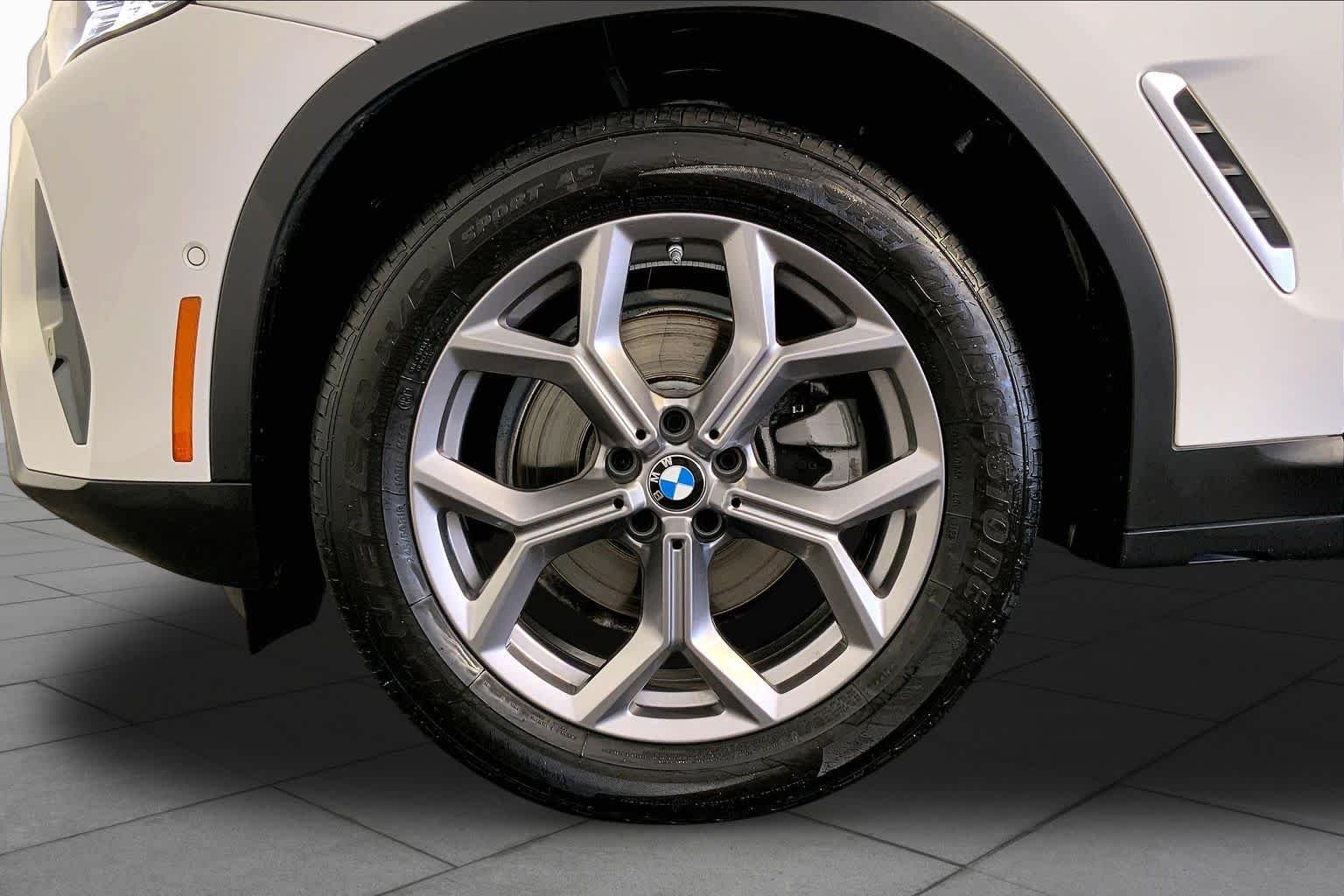 Used 2024 Alpine White BMW xDrive30i image 11