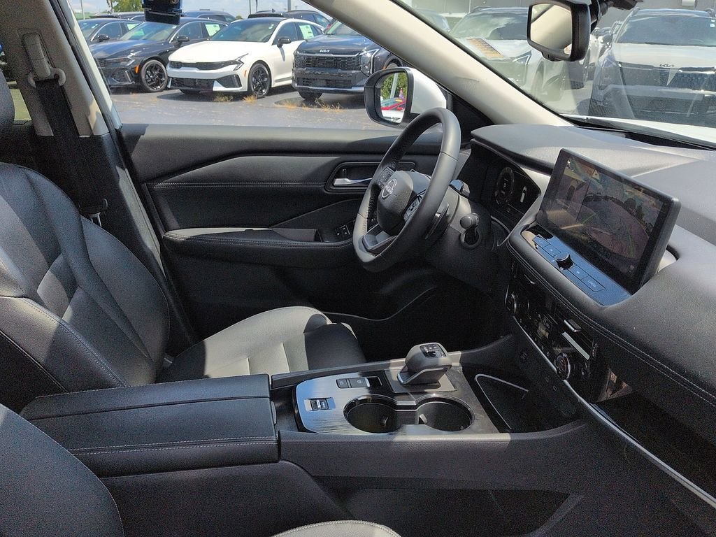 2025 Nissan Rogue SL - Photo 7
