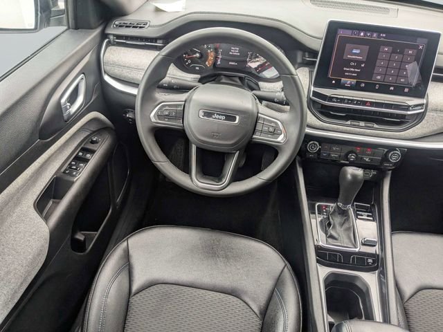 Used 2024 White Jeep Latitude image 17