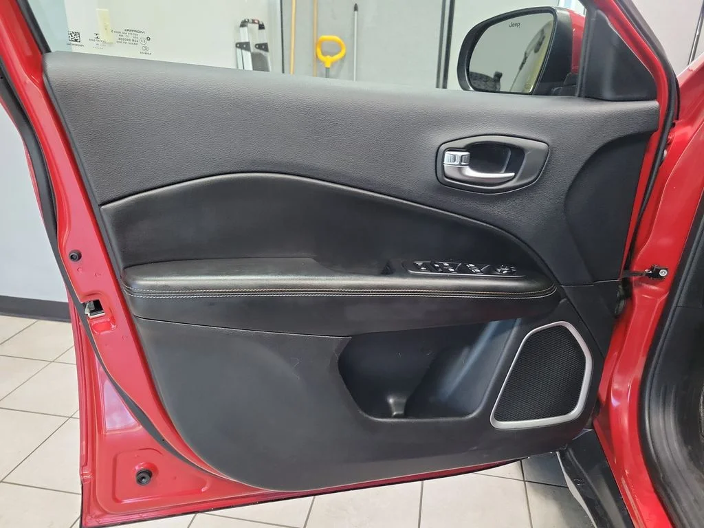 Used 2019 Red Jeep Latitude image 30