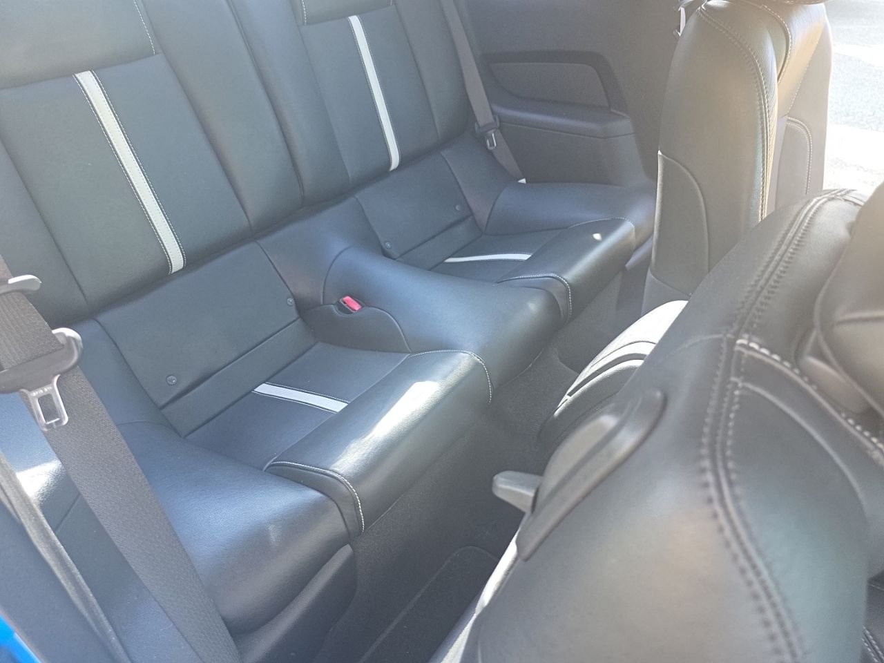 Used 2010  Ford GT Premium image 32