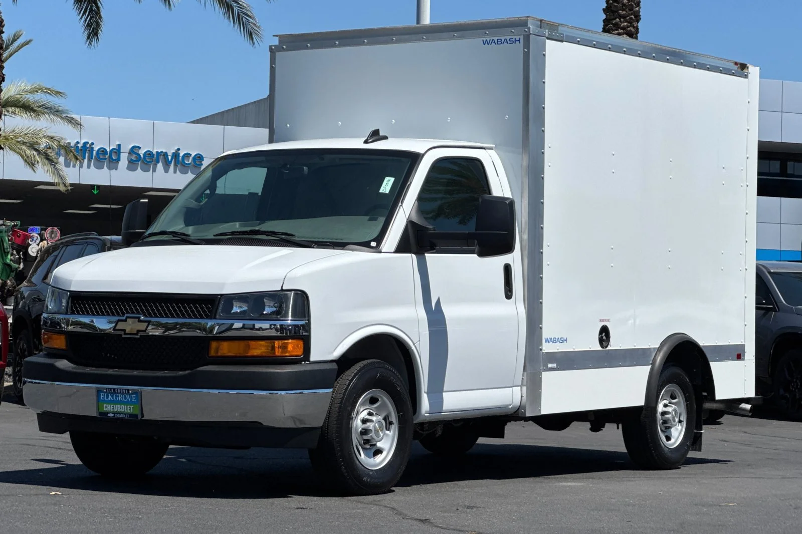 2025 Chevrolet Express Cutaway 3500 1WT view 7