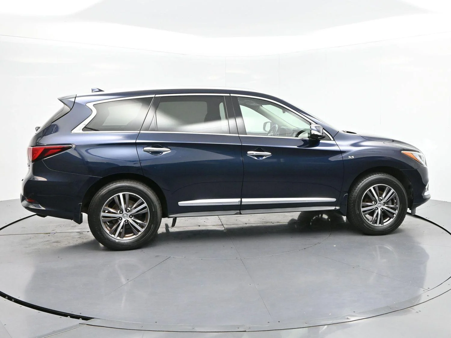 Used 2019 Hermosa Blue INFINITI LUXE image 8