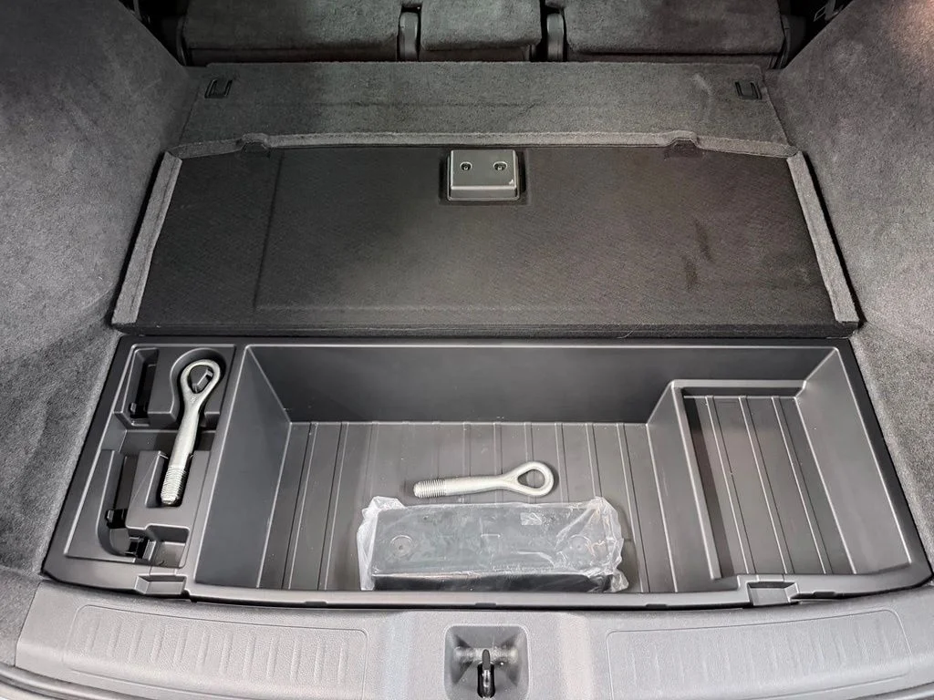 Certified Used 2023 Gray INFINITI LUXE image 34