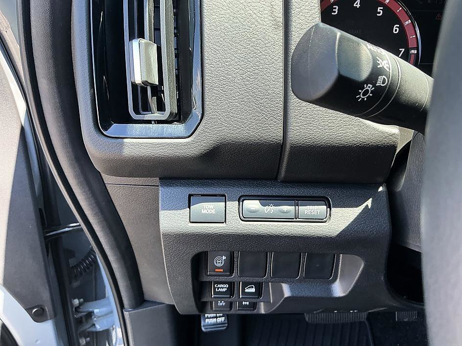 Used 2025 Boulder Gray Pearl Nissan PRO-4X image 13