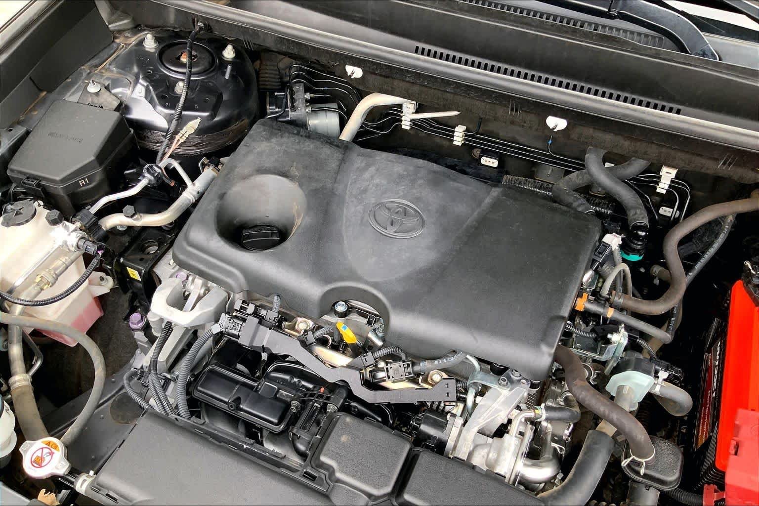 Used 2020 Magnetic Gray Metallic Toyota XLE Premium image 35