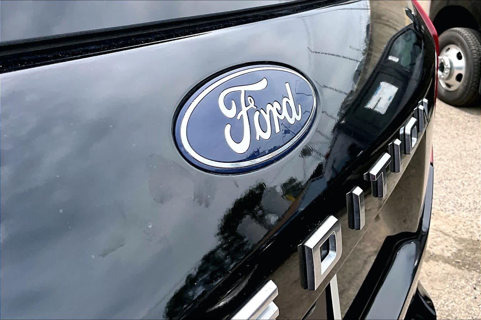 Used 2025 Agate Black Metallic Ford Active image 31