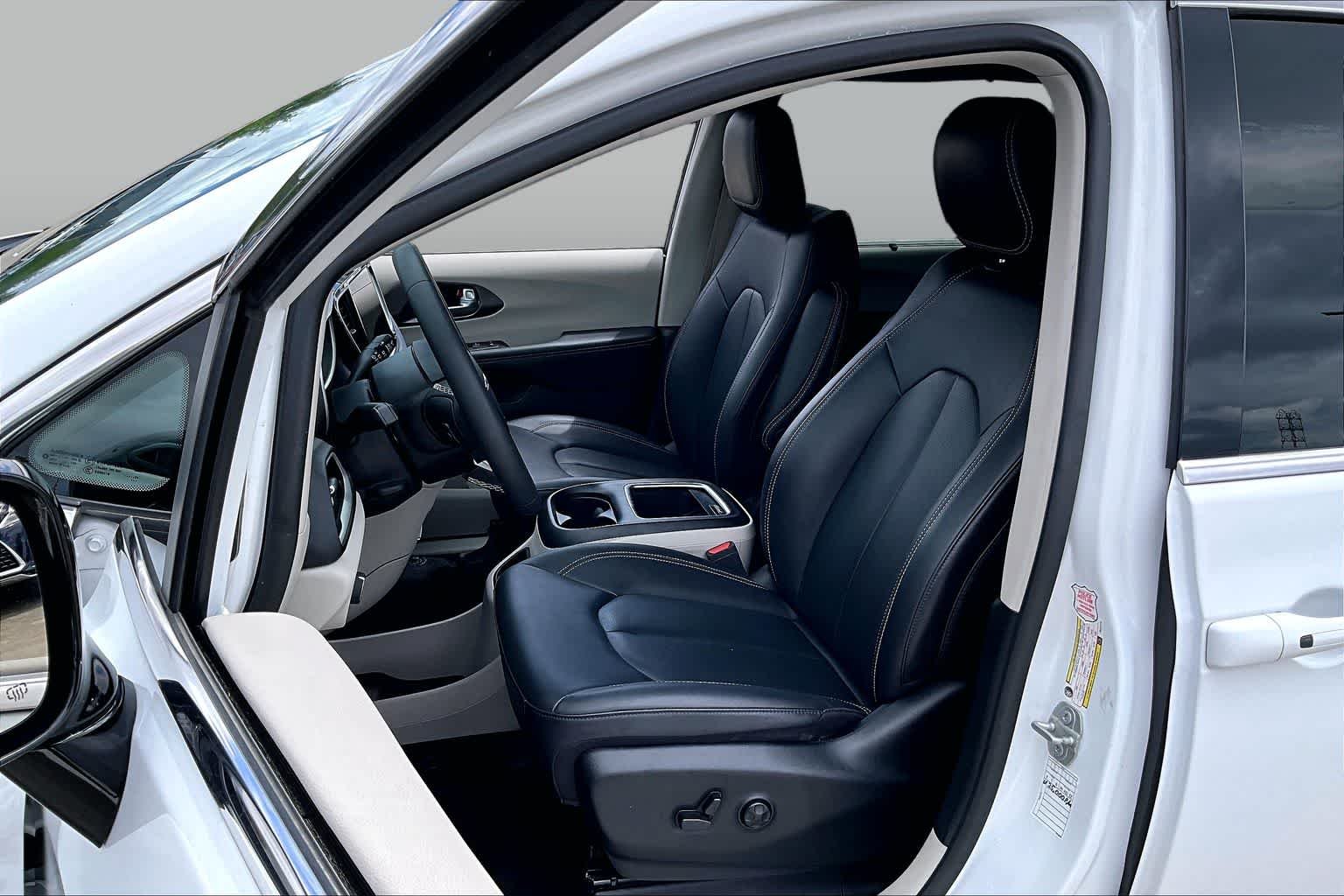 Used 2024 Bright White Clearcoat Chrysler Touring L image 7