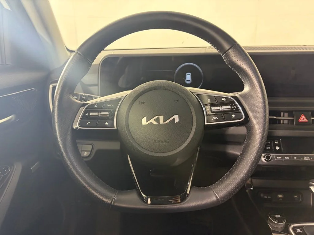 Used 2024 White Kia SX image 6