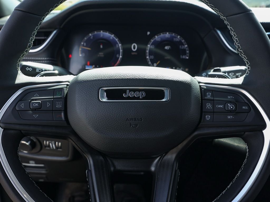 New 2026 Bright White Clear-Coat Exterior Paint Jeep Laredo X image 24