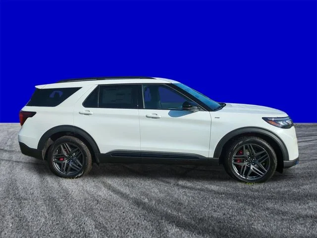 New 2026 Star White Metallic Tri-Coat Ford ST-Line image 3