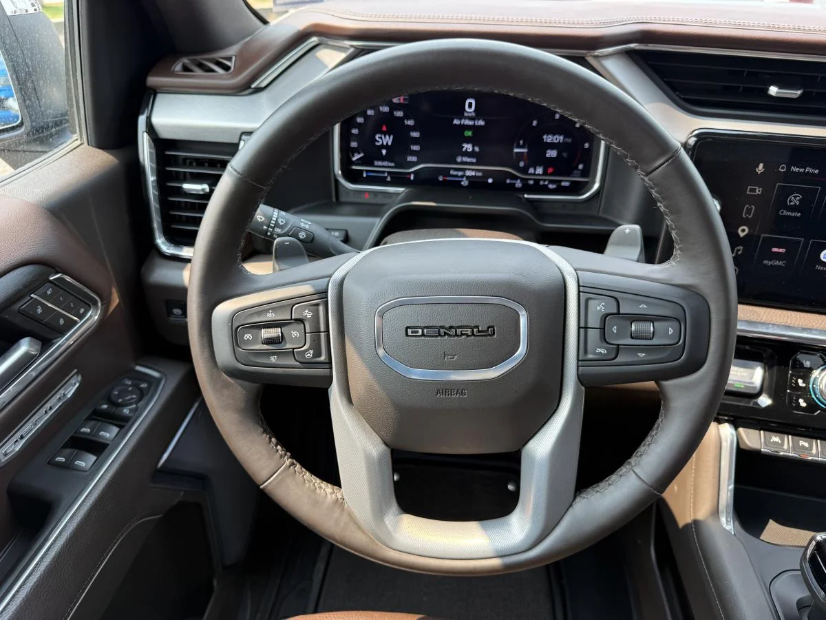 Used 2025 Silver GMC Denali image 29