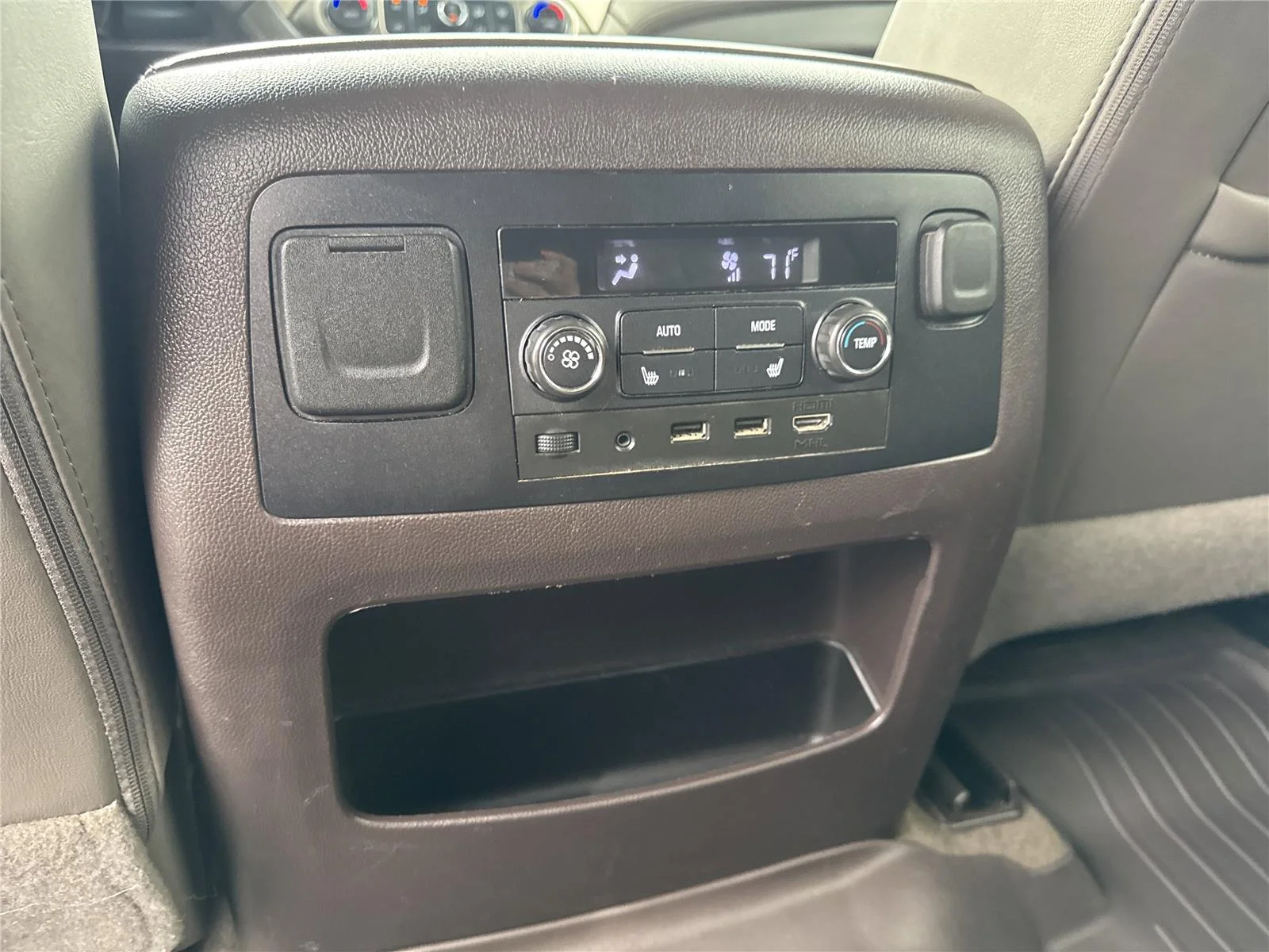 Used 2019 PEPPERDUST METALLIC GMC Denali image 34