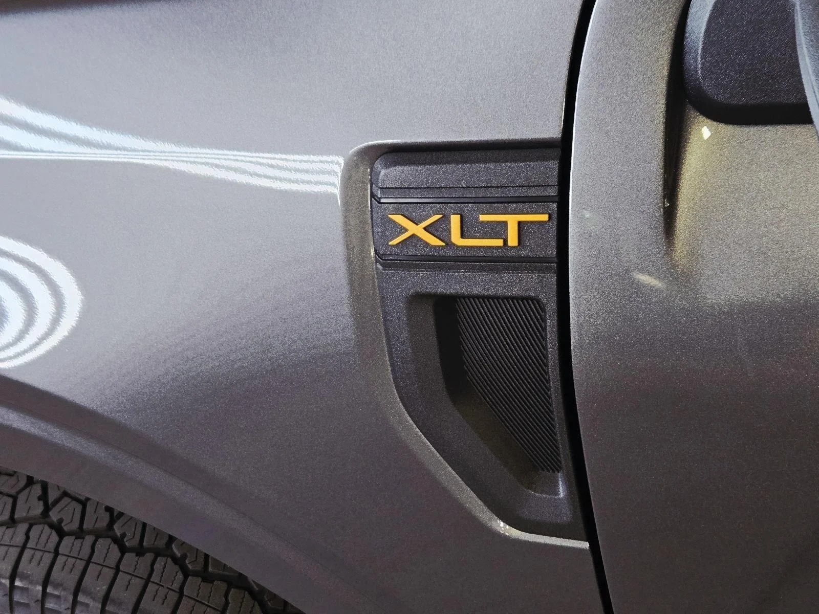 Used 2024 Carbonized Gray Metallic Ford XLT Advanced image 9