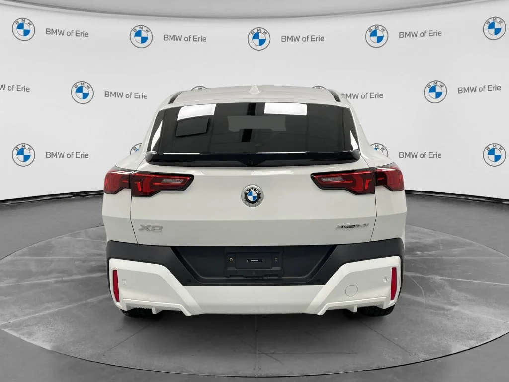Used 2026 Alpine White BMW xDrive28i image 4