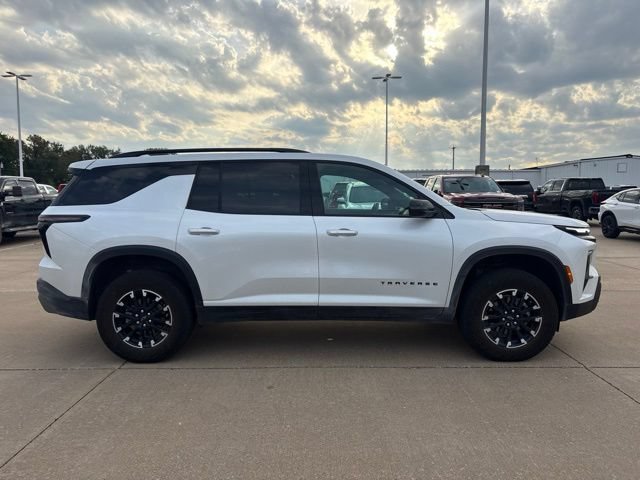 2025 Chevrolet Traverse Z71 - Photo 2