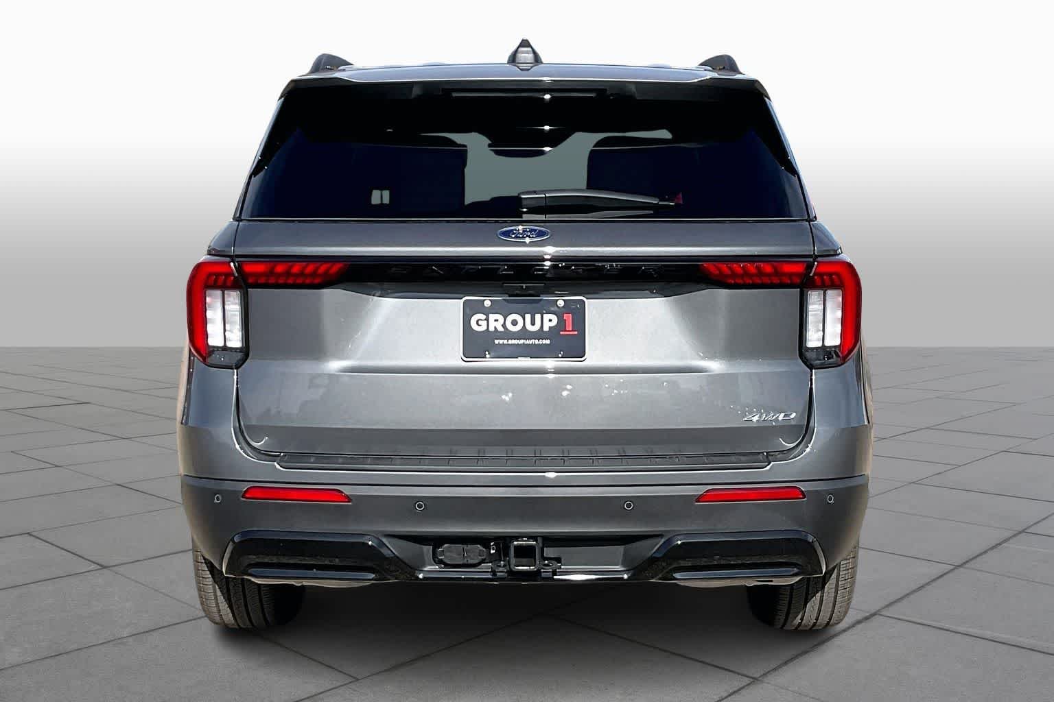 New 2026 Carbonized Gray Metallic Ford ST-Line image 4