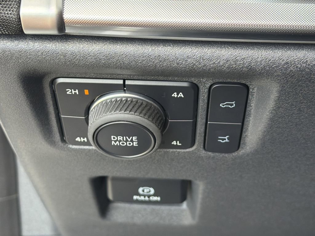 Used 2025 White Ford King Ranch MAX image 31