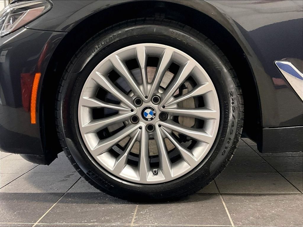 Used 2023 Gray BMW 530i xDrive image 7