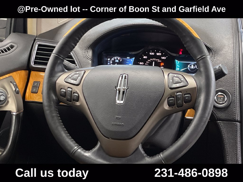 Used 2011  Lincoln Base image 20