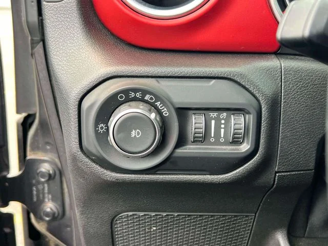 Used 2018 Gray Jeep Unlimited Rubicon image 24