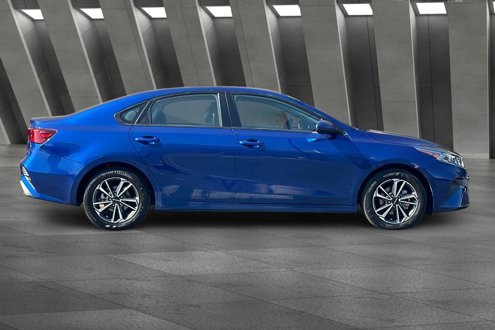 2024 Kia Forte LXS photo 2