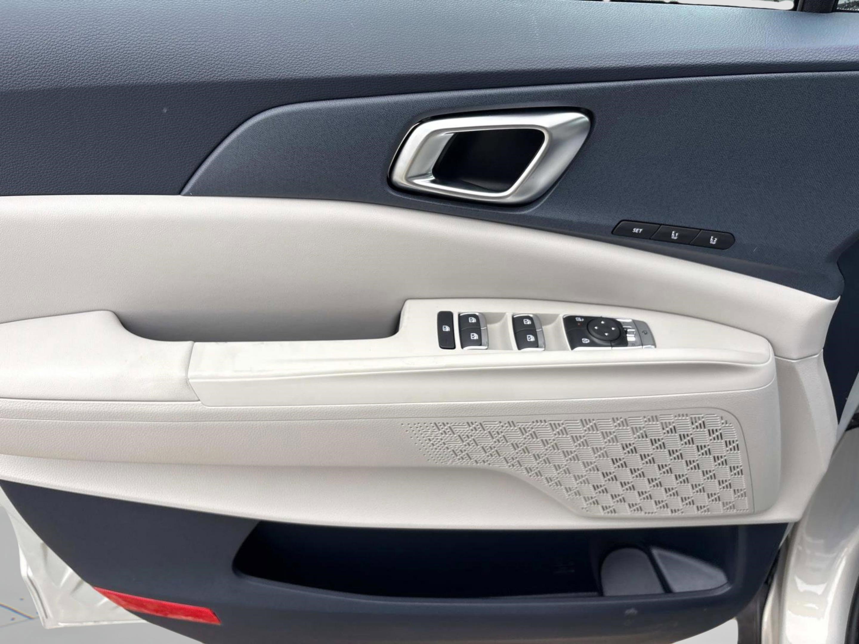 New 2026 Ivory Silver Kia EX image 17
