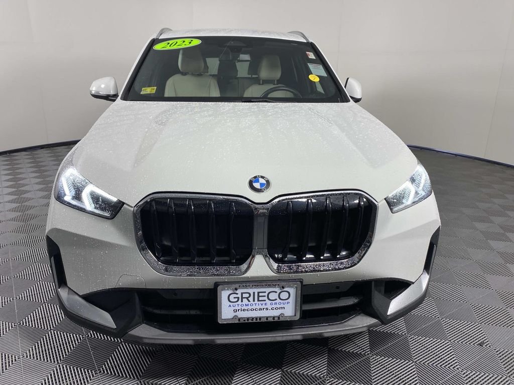 Used 2023 White BMW xDrive28i image 3