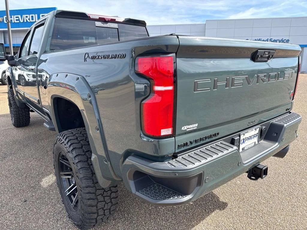 2025 Chevrolet Silverado 2500 HD LTZ - Photo 10