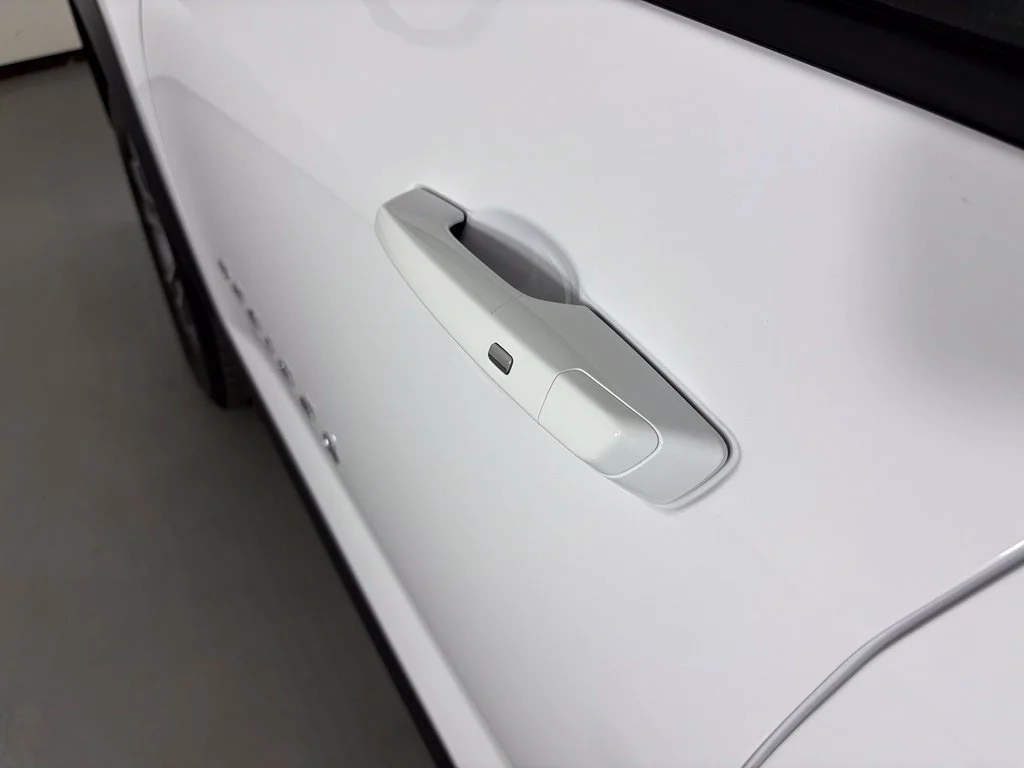 New 2027 Summit White Chevrolet LT image 14