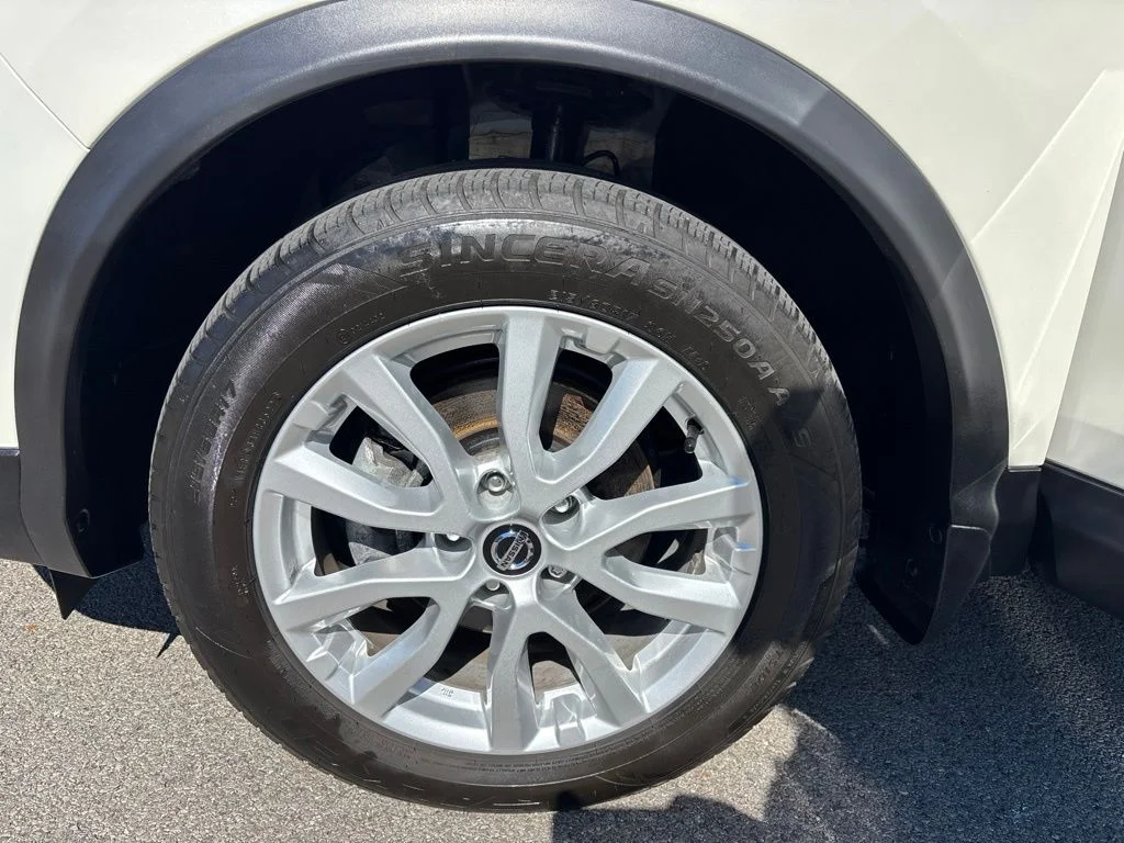 Used 2022 White Nissan SV image 13