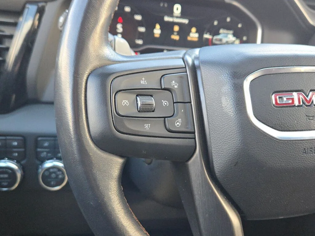 Used 2022 White GMC AT4 image 32
