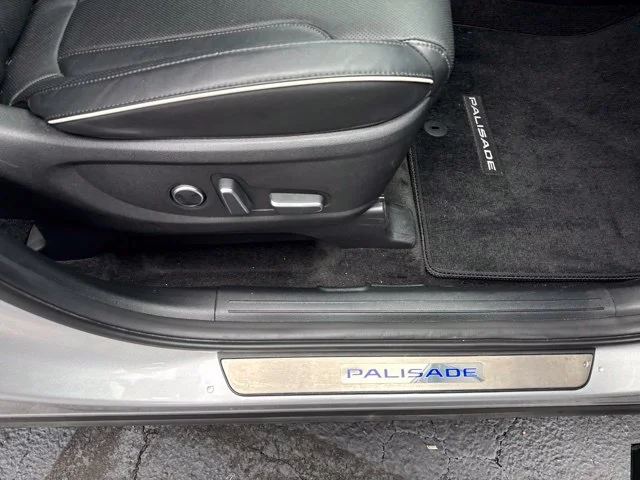 Used 2025 Silver Hyundai SEL Premium image 12