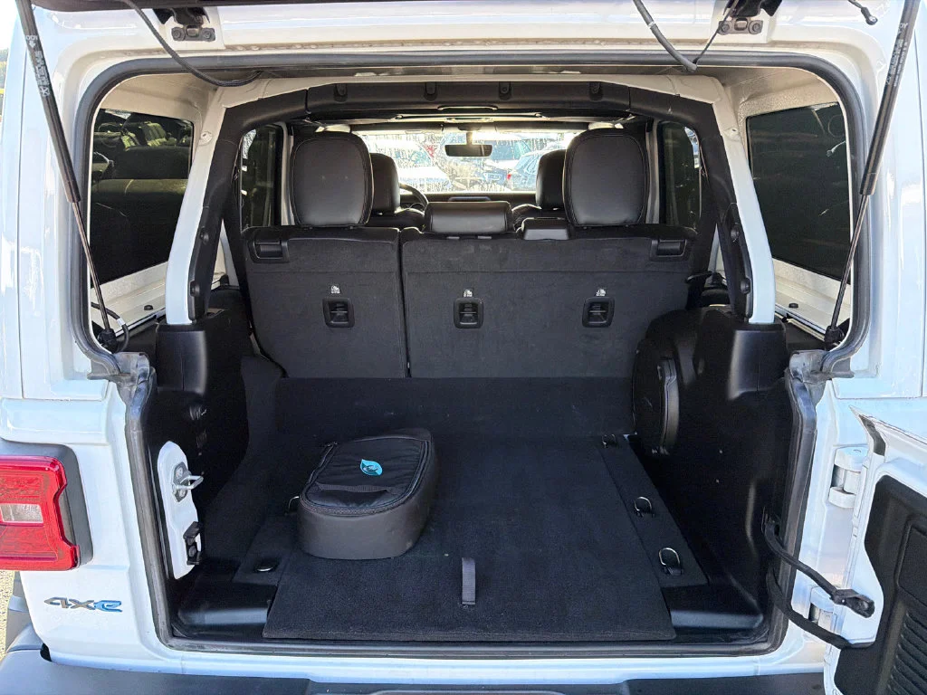 Used 2022 White/off-white Jeep Unlimited Rubicon 4xe image 19