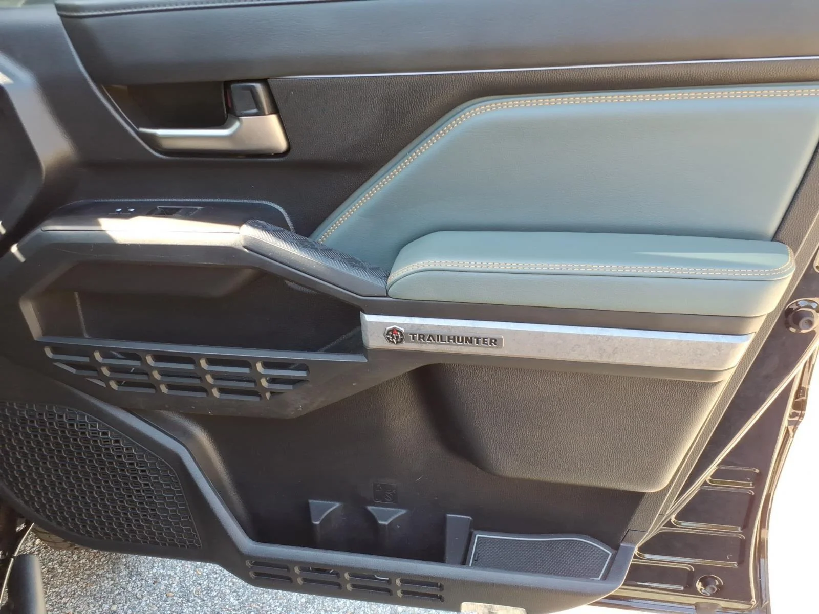 Used 2025 Black Toyota Trailhunter Hybrid image 27