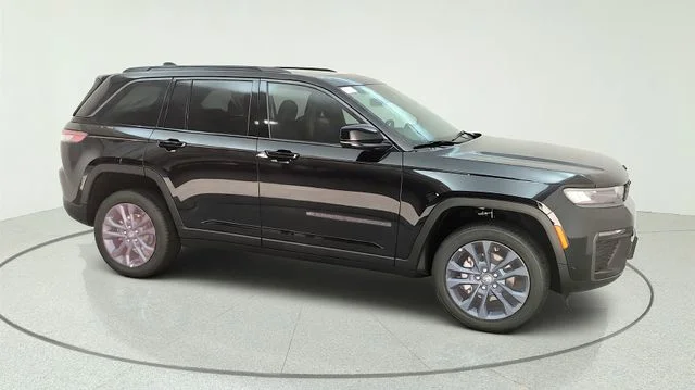 New 2026 Diamond Black Crystal Pearlcoat Jeep  image 27