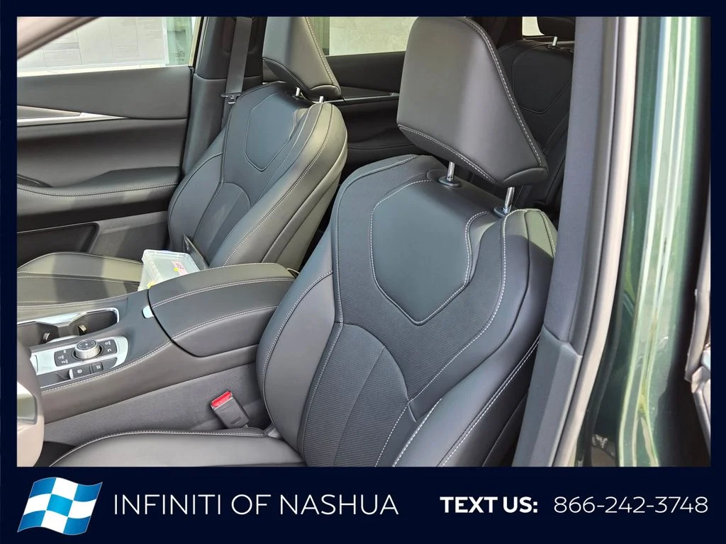 New 2027 DEEP EMERALD INFINITI Luxe AWD image 7