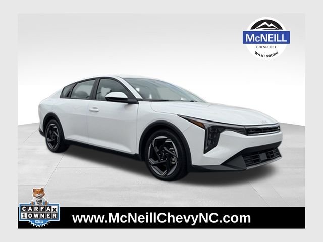 2025 Kia K4 EX AT's photo