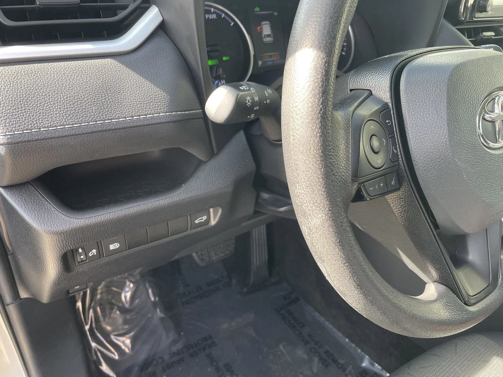 Used 2021 Silver Sky Metallic Toyota Hybrid XLE image 25