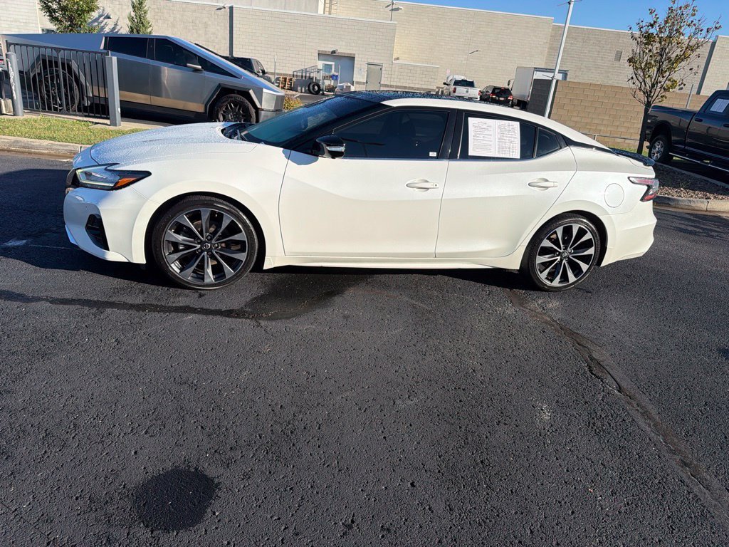 Used 2019 White Nissan SR image 4