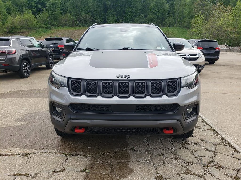 Certified Used 2023 Billet Silver Metallic Clearcoat Jeep Trailhawk image 9
