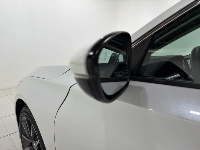 Used 2021 Platinum White Pearl Honda EX-L image 9