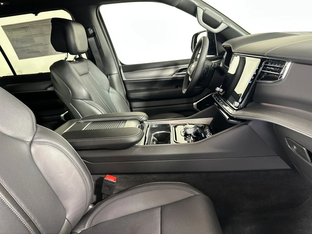 New 2026 Steel Blue Exterior Paint Jeep Limited Reserve image 30