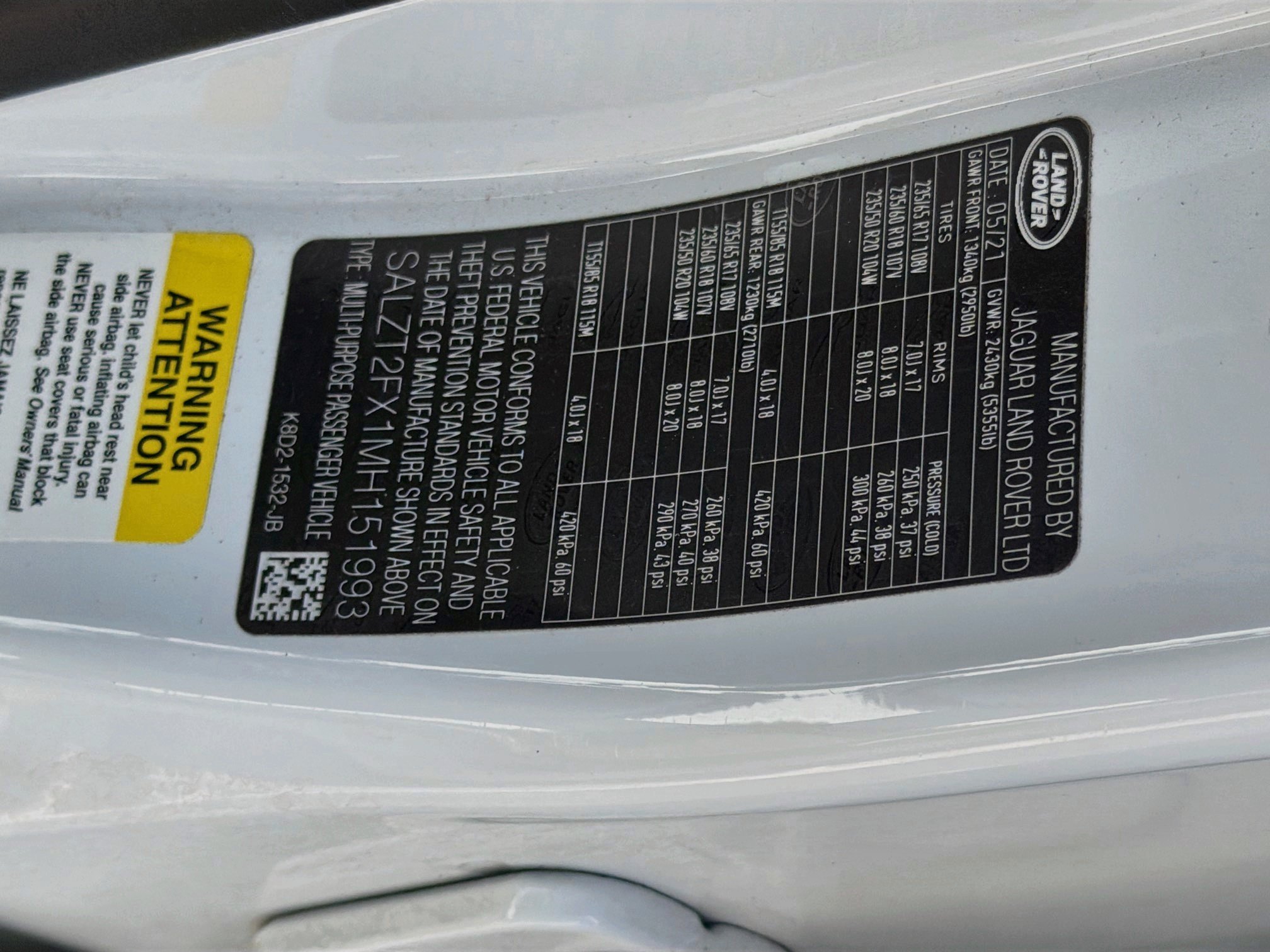 Used 2021 Fuji White Land Rover R-Dynamic S image 41