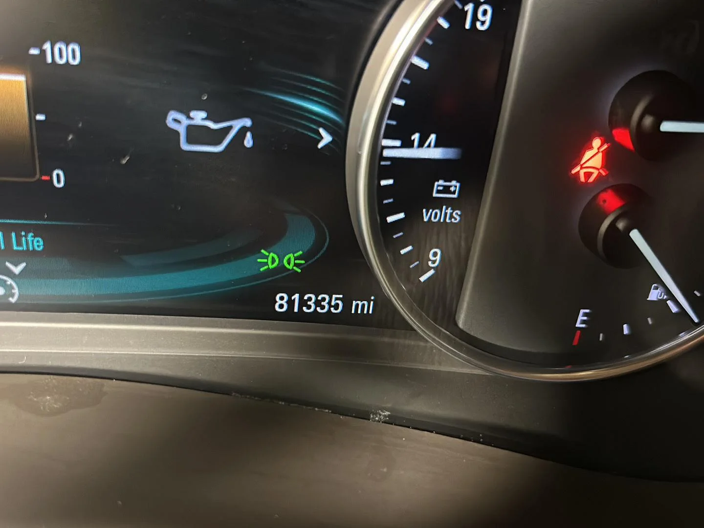 Used 2017 White Frost Tricoat Buick Essence image 16